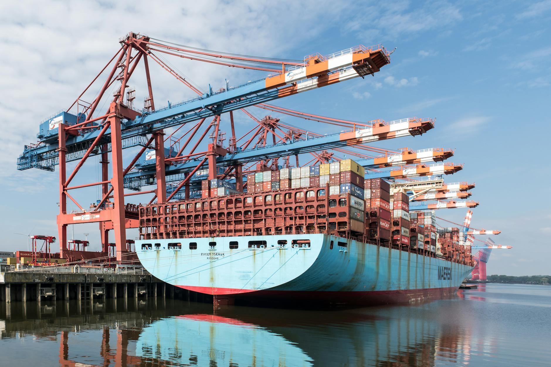 What aspects can export cargo agents handle? How to mitigate cross-border trade risks?